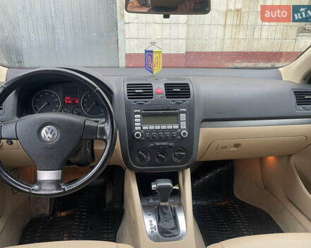 Красный Фольксваген Джетта, объемом двигателя 2.48 л и пробегом 185 тыс. км за 6800 $, фото 11 на Automoto.ua