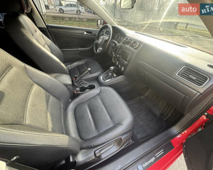 Червоний Фольксваген Джетта, об'ємом двигуна 2.5 л та пробігом 290 тис. км за 7700 $, фото 11 на Automoto.ua