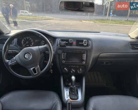 Червоний Фольксваген Джетта, об'ємом двигуна 2.5 л та пробігом 290 тис. км за 7700 $, фото 12 на Automoto.ua