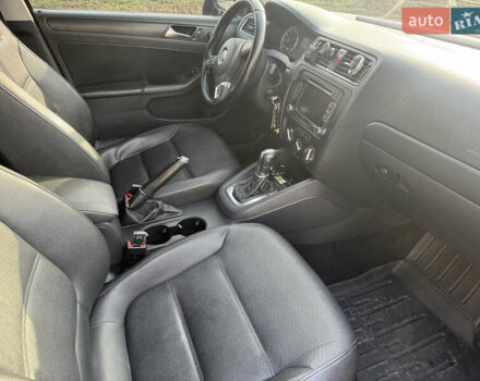 Червоний Фольксваген Джетта, об'ємом двигуна 2.5 л та пробігом 290 тис. км за 7700 $, фото 13 на Automoto.ua