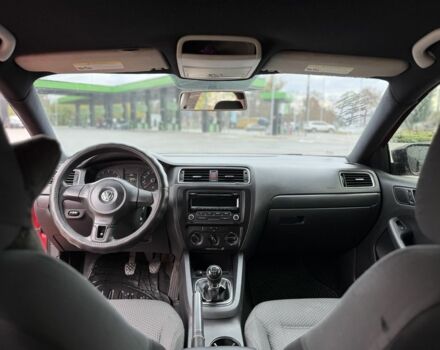 Червоний Фольксваген Джетта, об'ємом двигуна 2 л та пробігом 220 тис. км за 6700 $, фото 6 на Automoto.ua