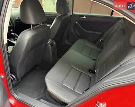 Красный Фольксваген Джетта, объемом двигателя 2.5 л и пробегом 248 тыс. км за 6800 $, фото 12 на Automoto.ua