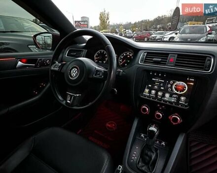 Красный Фольксваген Джетта, объемом двигателя 2.48 л и пробегом 216 тыс. км за 9300 $, фото 29 на Automoto.ua