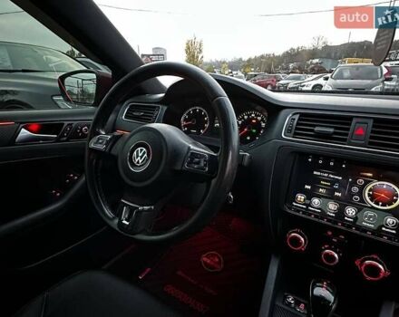 Красный Фольксваген Джетта, объемом двигателя 2.48 л и пробегом 216 тыс. км за 9300 $, фото 28 на Automoto.ua