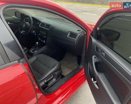 Красный Фольксваген Джетта, объемом двигателя 2.48 л и пробегом 206 тыс. км за 10000 $, фото 12 на Automoto.ua
