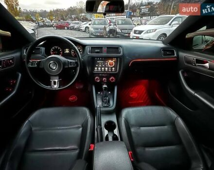 Красный Фольксваген Джетта, объемом двигателя 2.48 л и пробегом 216 тыс. км за 9300 $, фото 20 на Automoto.ua