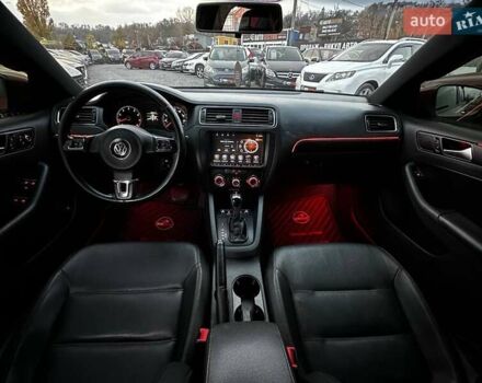 Красный Фольксваген Джетта, объемом двигателя 2.48 л и пробегом 216 тыс. км за 9300 $, фото 21 на Automoto.ua