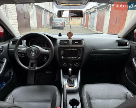 Красный Фольксваген Джетта, объемом двигателя 2.5 л и пробегом 248 тыс. км за 6800 $, фото 13 на Automoto.ua