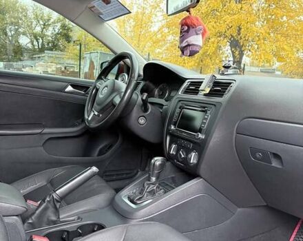 Красный Фольксваген Джетта, объемом двигателя 2.48 л и пробегом 180 тыс. км за 6800 $, фото 16 на Automoto.ua