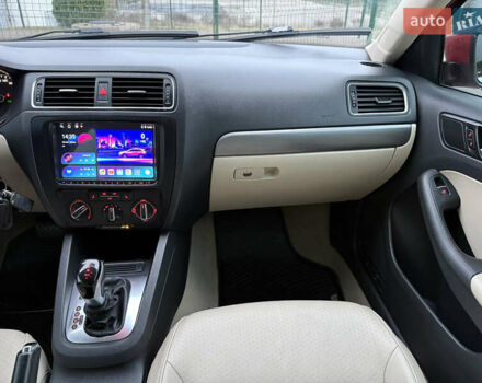 Червоний Фольксваген Джетта, об'ємом двигуна 1.8 л та пробігом 208 тис. км за 9850 $, фото 22 на Automoto.ua