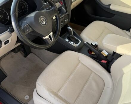 Красный Фольксваген Джетта, объемом двигателя 1.8 л и пробегом 52 тыс. км за 11999 $, фото 10 на Automoto.ua