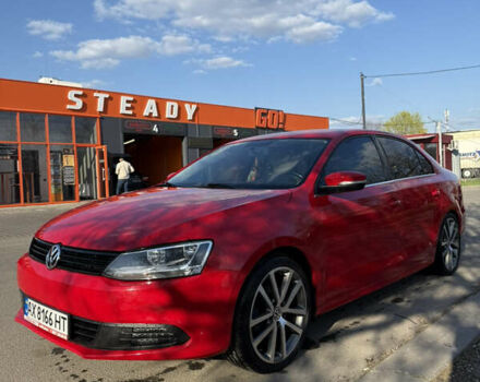 Фольксваген Джетта 2013 в Харькове на Automoto.ua Красный Фольксваген Джетта, объемом двигателя 1.8 л и пробегом 49 тыс. км за 12300 $, фото 4 на Automoto.ua