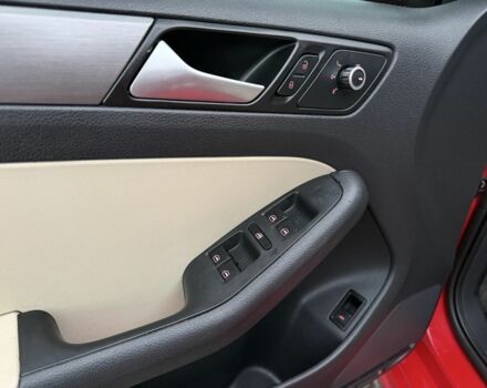 Красный Фольксваген Джетта, объемом двигателя 1.8 л и пробегом 208 тыс. км за 9850 $, фото 17 на Automoto.ua