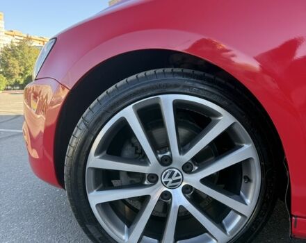 Красный Фольксваген Джетта, объемом двигателя 1.8 л и пробегом 52 тыс. км за 11999 $, фото 22 на Automoto.ua