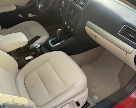 Красный Фольксваген Джетта, объемом двигателя 1.8 л и пробегом 52 тыс. км за 11999 $, фото 18 на Automoto.ua