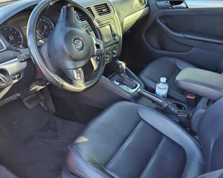 Красный Фольксваген Джетта, объемом двигателя 1.8 л и пробегом 230 тыс. км за 7777 $, фото 6 на Automoto.ua