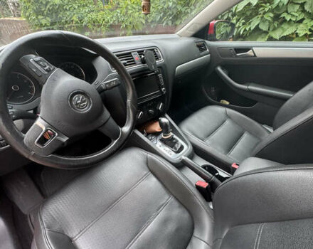 Красный Фольксваген Джетта, объемом двигателя 2.48 л и пробегом 250 тыс. км за 8500 $, фото 11 на Automoto.ua