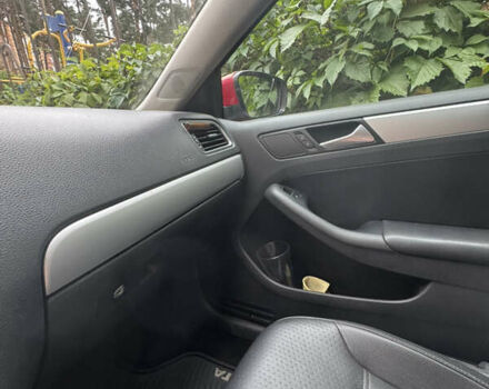 Красный Фольксваген Джетта, объемом двигателя 2.48 л и пробегом 250 тыс. км за 8500 $, фото 9 на Automoto.ua