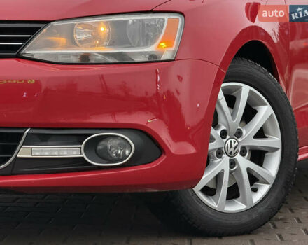 Червоний Фольксваген Джетта, об'ємом двигуна 1.8 л та пробігом 208 тис. км за 9850 $, фото 3 на Automoto.ua