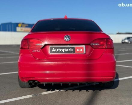 Фольксваген Джетта 2013 в Львове на Automoto.ua Красный Фольксваген Джетта, объемом двигателя 2 л и пробегом 253 тыс. км за 6990 $, фото 10 на Automoto.ua