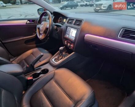 Красный Фольксваген Джетта, объемом двигателя 1.8 л и пробегом 180 тыс. км за 9000 $, фото 14 на Automoto.ua