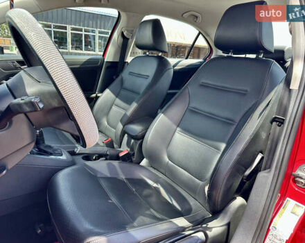 Червоний Фольксваген Джетта, об'ємом двигуна 1.8 л та пробігом 217 тис. км за 7990 $, фото 31 на Automoto.ua