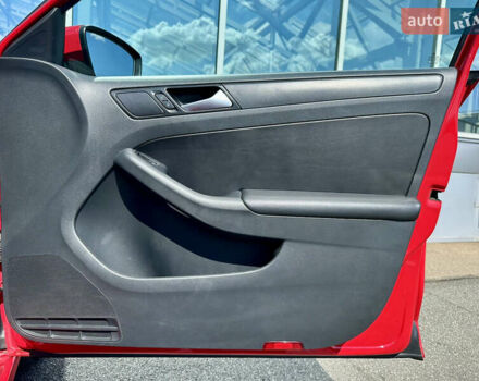 Червоний Фольксваген Джетта, об'ємом двигуна 1.8 л та пробігом 217 тис. км за 7990 $, фото 40 на Automoto.ua