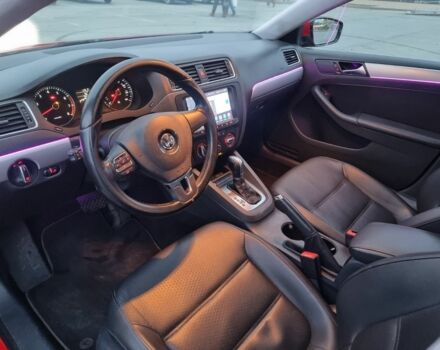 Красный Фольксваген Джетта, объемом двигателя 1.8 л и пробегом 94 тыс. км за 9000 $, фото 6 на Automoto.ua