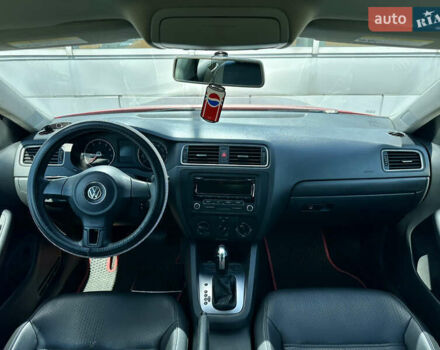 Червоний Фольксваген Джетта, об'ємом двигуна 1.8 л та пробігом 217 тис. км за 7990 $, фото 47 на Automoto.ua