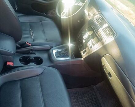 Красный Фольксваген Джетта, объемом двигателя 1.8 л и пробегом 175 тыс. км за 7550 $, фото 12 на Automoto.ua