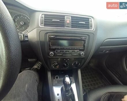 Красный Фольксваген Джетта, объемом двигателя 1.8 л и пробегом 263 тыс. км за 8300 $, фото 11 на Automoto.ua