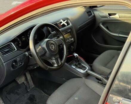 Красный Фольксваген Джетта, объемом двигателя 2 л и пробегом 240 тыс. км за 7150 $, фото 6 на Automoto.ua