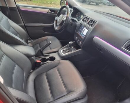 Красный Фольксваген Джетта, объемом двигателя 1.8 л и пробегом 94 тыс. км за 9000 $, фото 2 на Automoto.ua