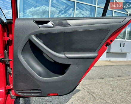 Червоний Фольксваген Джетта, об'ємом двигуна 1.8 л та пробігом 217 тис. км за 7990 $, фото 37 на Automoto.ua