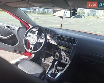 Красный Фольксваген Джетта, объемом двигателя 1.8 л и пробегом 263 тыс. км за 8300 $, фото 22 на Automoto.ua