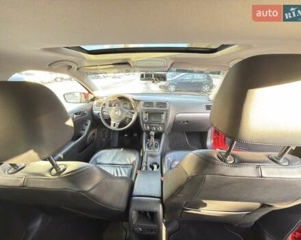 Красный Фольксваген Джетта, объемом двигателя 1.97 л и пробегом 193 тыс. км за 9500 $, фото 2 на Automoto.ua