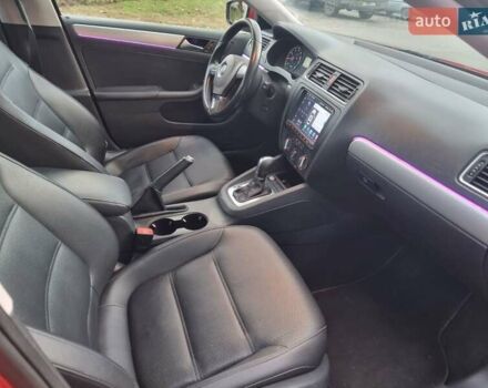 Красный Фольксваген Джетта, объемом двигателя 1.8 л и пробегом 180 тыс. км за 9000 $, фото 7 на Automoto.ua