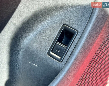 Червоний Фольксваген Джетта, об'ємом двигуна 1.8 л та пробігом 217 тис. км за 7990 $, фото 27 на Automoto.ua