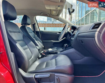 Червоний Фольксваген Джетта, об'ємом двигуна 1.8 л та пробігом 217 тис. км за 7990 $, фото 41 на Automoto.ua