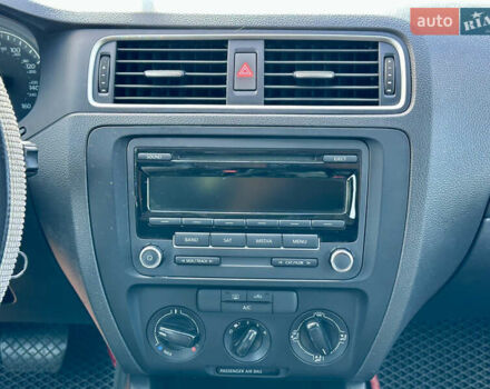 Червоний Фольксваген Джетта, об'ємом двигуна 1.8 л та пробігом 217 тис. км за 7990 $, фото 48 на Automoto.ua