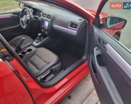 Красный Фольксваген Джетта, объемом двигателя 1.8 л и пробегом 180 тыс. км за 9000 $, фото 13 на Automoto.ua