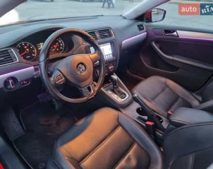 Красный Фольксваген Джетта, объемом двигателя 1.8 л и пробегом 180 тыс. км за 9000 $, фото 5 на Automoto.ua