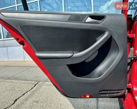 Червоний Фольксваген Джетта, об'ємом двигуна 1.8 л та пробігом 217 тис. км за 7990 $, фото 32 на Automoto.ua