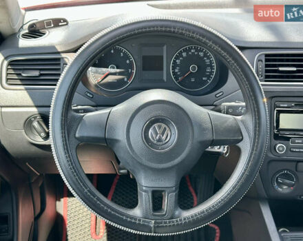 Червоний Фольксваген Джетта, об'ємом двигуна 1.8 л та пробігом 217 тис. км за 7990 $, фото 51 на Automoto.ua