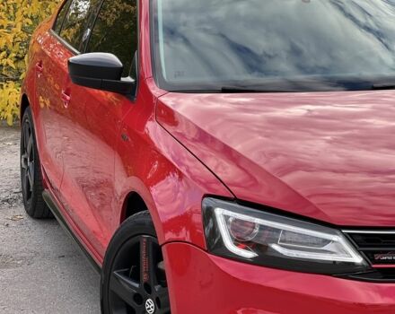 Красный Фольксваген Джетта, объемом двигателя 1.8 л и пробегом 179 тыс. км за 11000 $, фото 3 на Automoto.ua