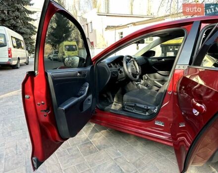 Фольксваген Джетта 2015 у Києві на Automoto.ua Червоний Фольксваген Джетта, об'ємом двигуна 1.4 л та пробігом 182 тис. км за 9400 $, фото 23 на Automoto.ua