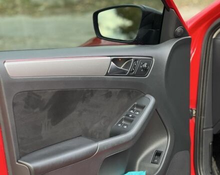 Красный Фольксваген Джетта, объемом двигателя 1.8 л и пробегом 179 тыс. км за 11000 $, фото 4 на Automoto.ua