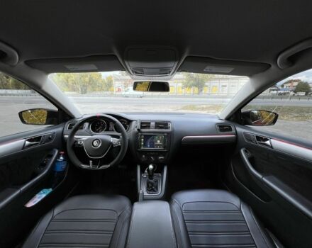 Красный Фольксваген Джетта, объемом двигателя 1.8 л и пробегом 179 тыс. км за 11000 $, фото 6 на Automoto.ua