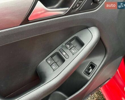 Красный Фольксваген Джетта, объемом двигателя 1.8 л и пробегом 135 тыс. км за 11300 $, фото 35 на Automoto.ua