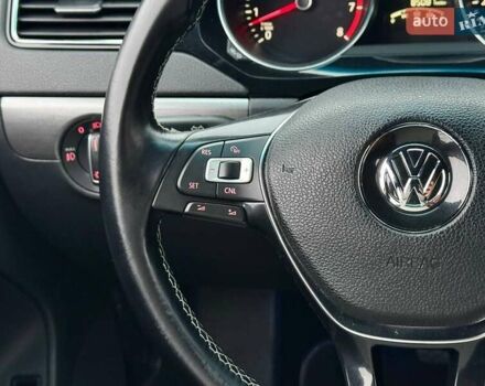 Красный Фольксваген Джетта, объемом двигателя 1.8 л и пробегом 135 тыс. км за 11300 $, фото 27 на Automoto.ua